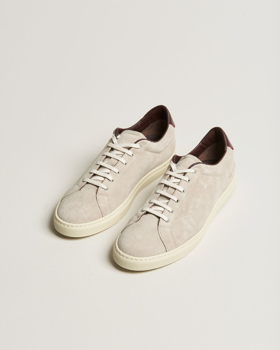 Homme | Common Projects Retro Low Suede Sneaker Off White/Red | Common Projects | Retro Low Suede Sneaker Off White/Red