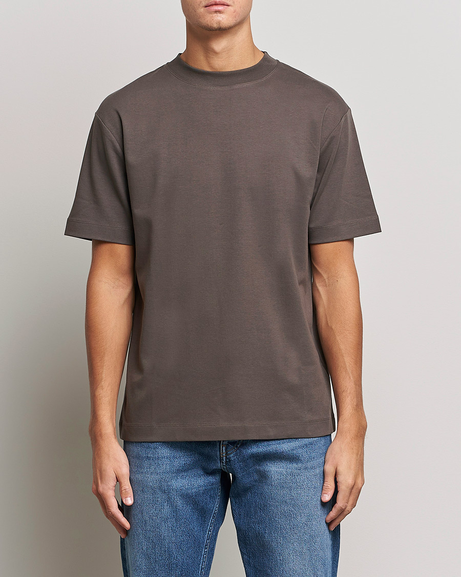 Homme | T-shirts | Sunspel | Brushed Cotton Mock Neck Tee Dark Walnut