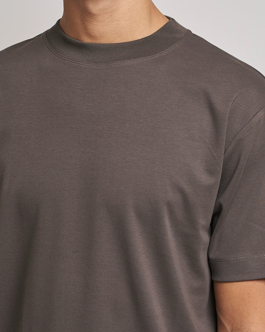 Homme | T-shirts | Sunspel | Brushed Cotton Mock Neck Tee Dark Walnut