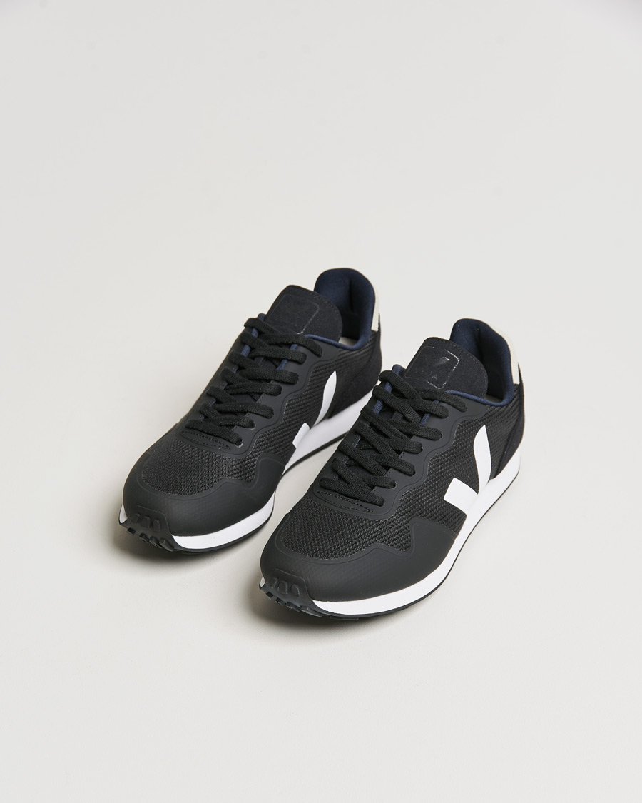 Homme | Veja SDU Vegan Running Sneaker Black White | Veja | SDU Vegan Running Sneaker Black White
