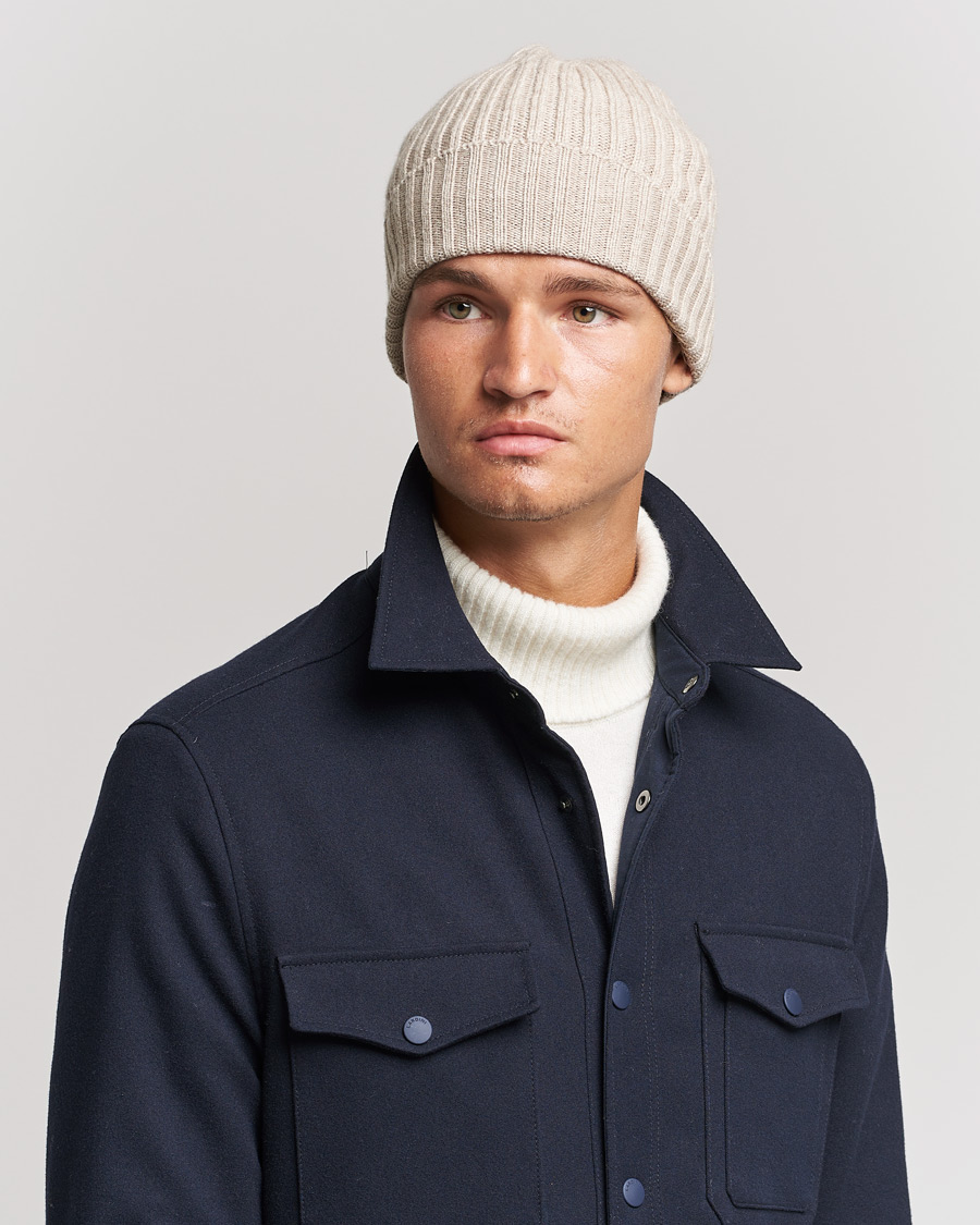 Homme | Piacenza Cashmere Ribbed Cashmere Beanie Light Beige | Piacenza Cashmere | Ribbed Cashmere Beanie Light Beige