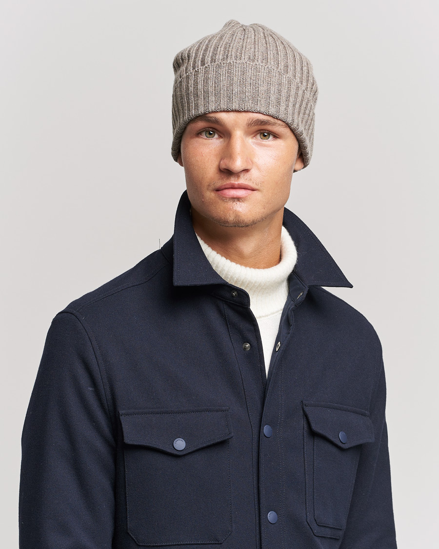 Homme | Piacenza Cashmere Ribbed Cashmere Beanie Taupe | Piacenza Cashmere | Ribbed Cashmere Beanie Taupe