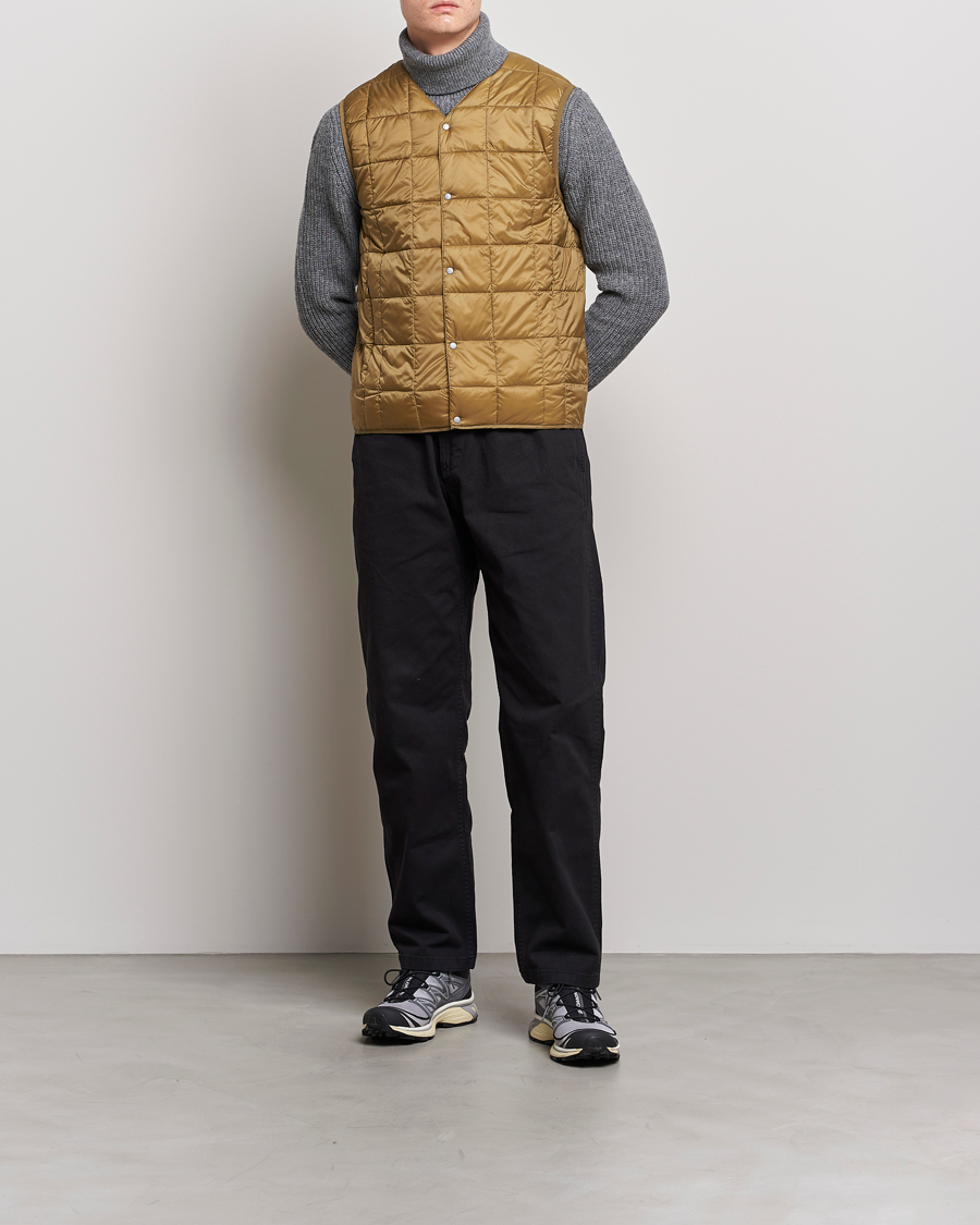 Homme | Manteaux Et Vestes | TAION | V-Neck Lightweight Down Vest Beige