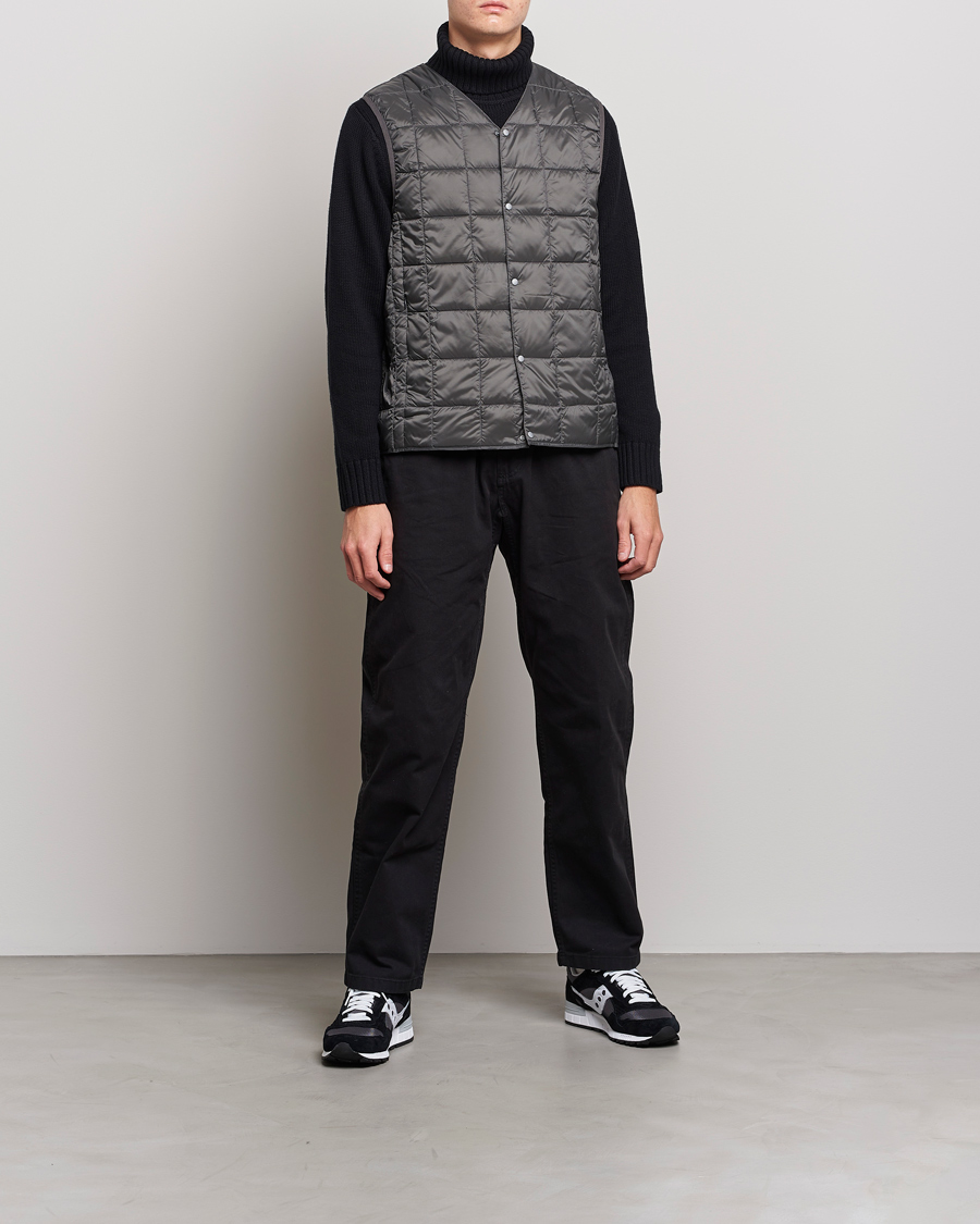 Homme | Manteaux Et Vestes | TAION | V-Neck Lightweight Down Vest Charcoal