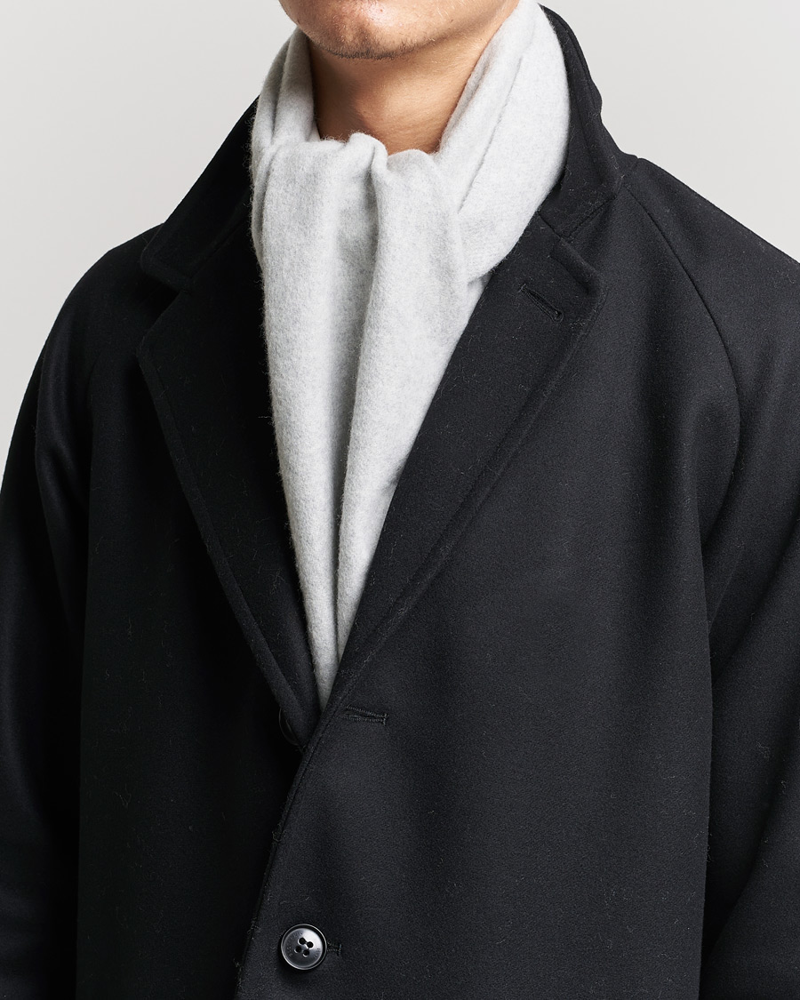 Homme |  | Begg & Co | Vier Lambswool/Cashmere Solid Scarf Silver