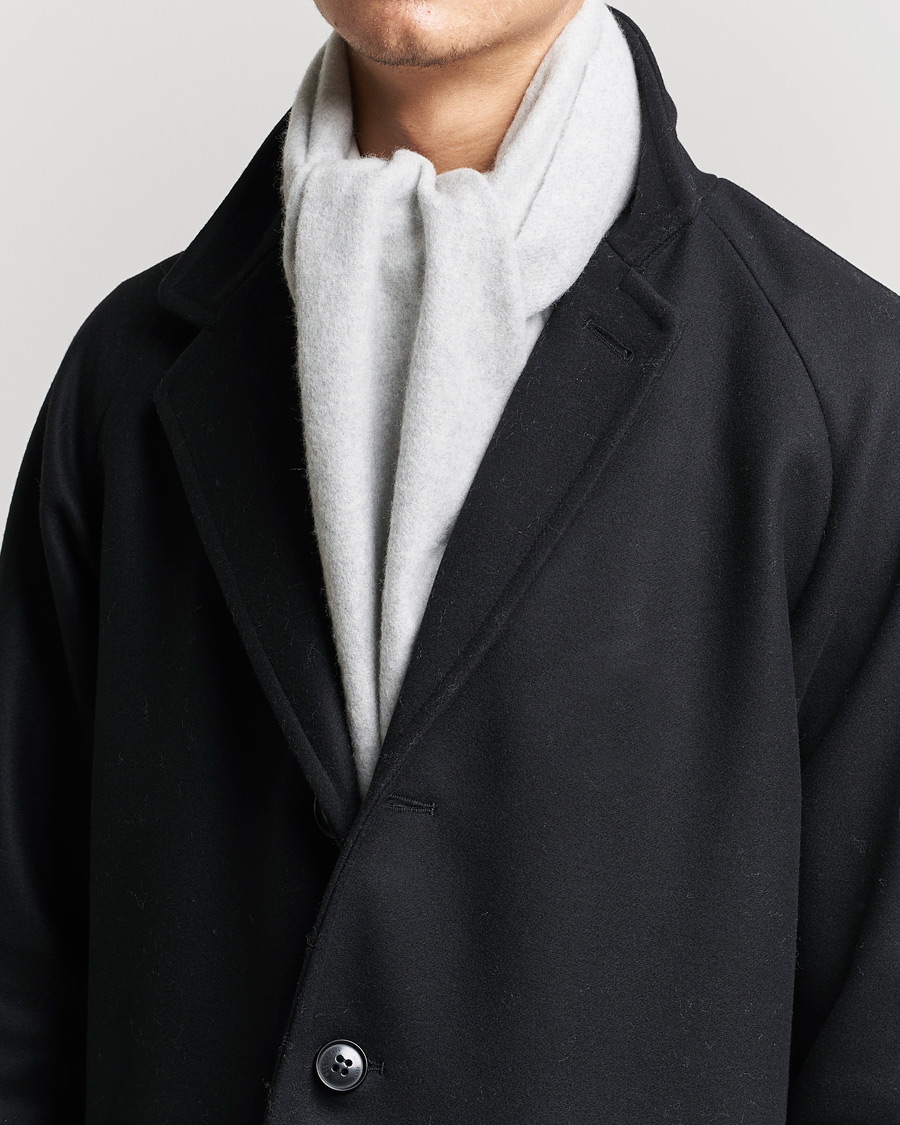 Homme | Begg & Co Vier Lambswool/Cashmere Solid Scarf Silver | Begg & Co | Vier Lambswool/Cashmere Solid Scarf Silver