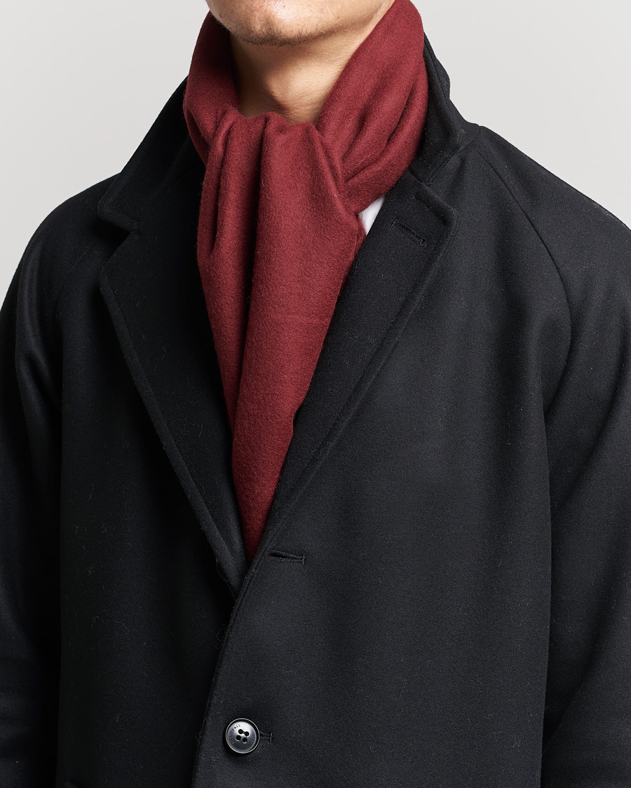 Homme |  | Begg & Co | Vier Lambswool/Cashmere Solid Scarf Wine