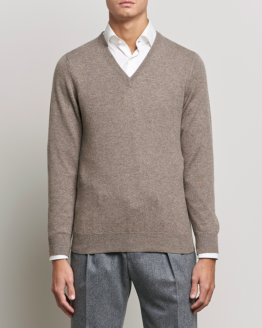 Homme | Italian Department | Piacenza Cashmere | Cashmere V Neck Sweater Brown