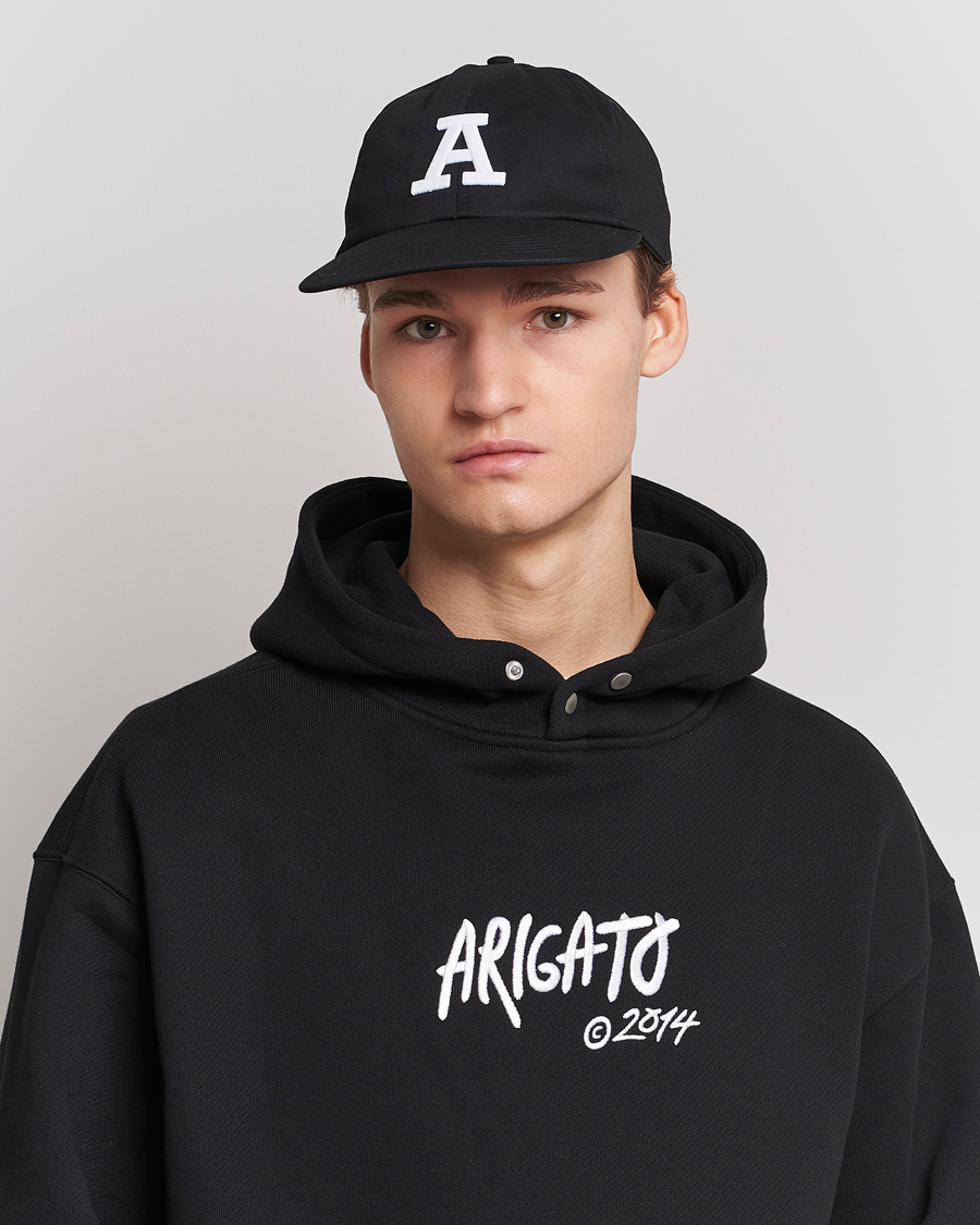Homme | Axel Arigato Varsity A Flat Cap Black | Axel Arigato | Varsity A Flat Cap Black