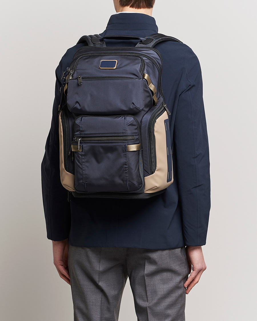 Homme | TUMI Alpha Bravo Nomadic Backpack Midnight Navy/Khaki | TUMI | Alpha Bravo Nomadic Backpack Midnight Navy/Khaki