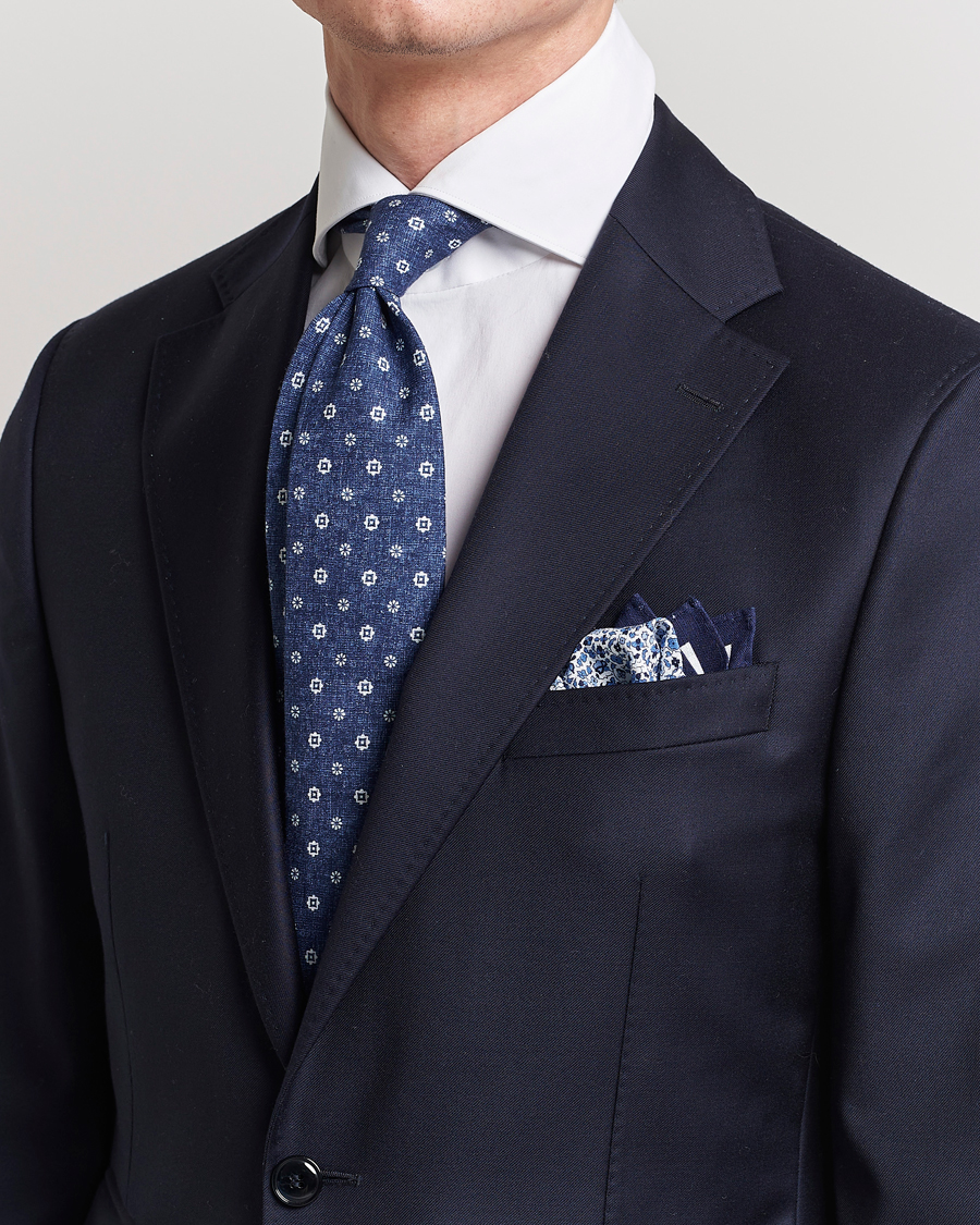 Homme | Amanda Christensen Box Set Printed Linen 8cm Tie With Pocket Square Navy | Amanda Christensen | Box Set Printed Linen 8cm Tie With Pocket Square Navy