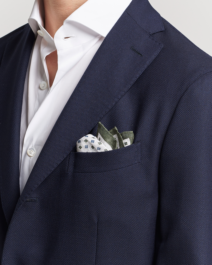 Homme | Amanda Christensen Linen Paspoal Printed Flower Pocket Square White/Green | Amanda Christensen | Linen Paspoal Printed Flower Pocket Square White/Green