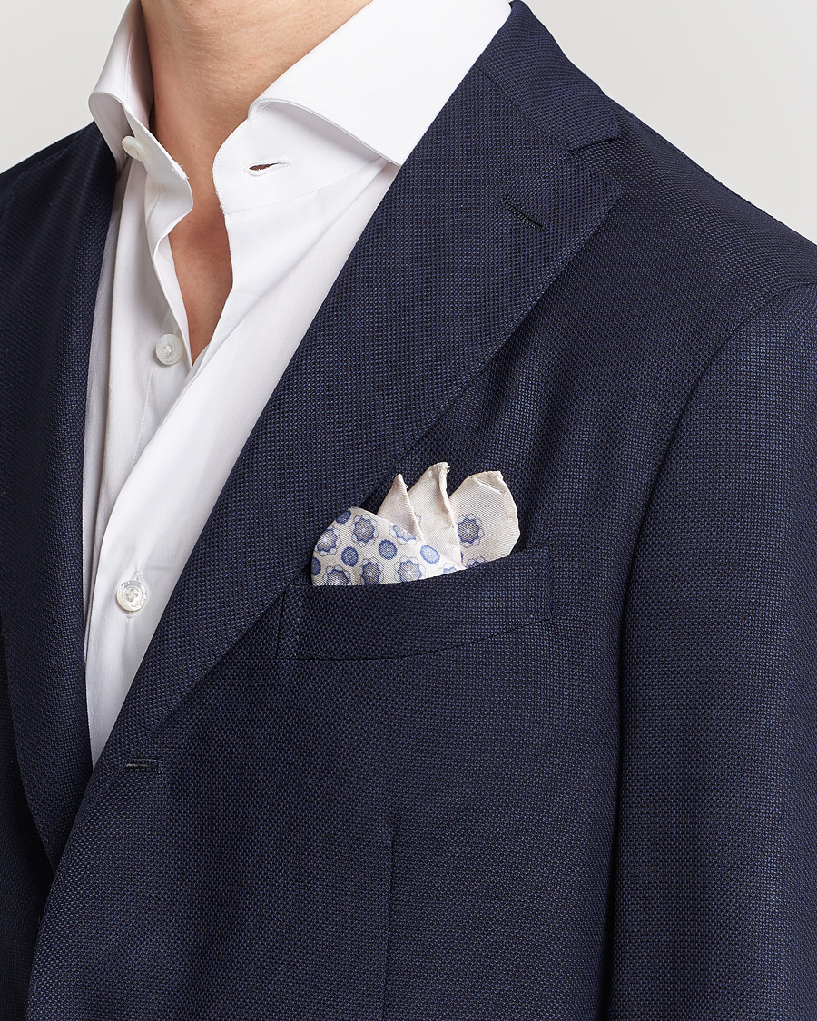 Homme | Amanda Christensen Silk Twill Printed Medallion Pocket Square White | Amanda Christensen | Silk Twill Printed Medallion Pocket Square White