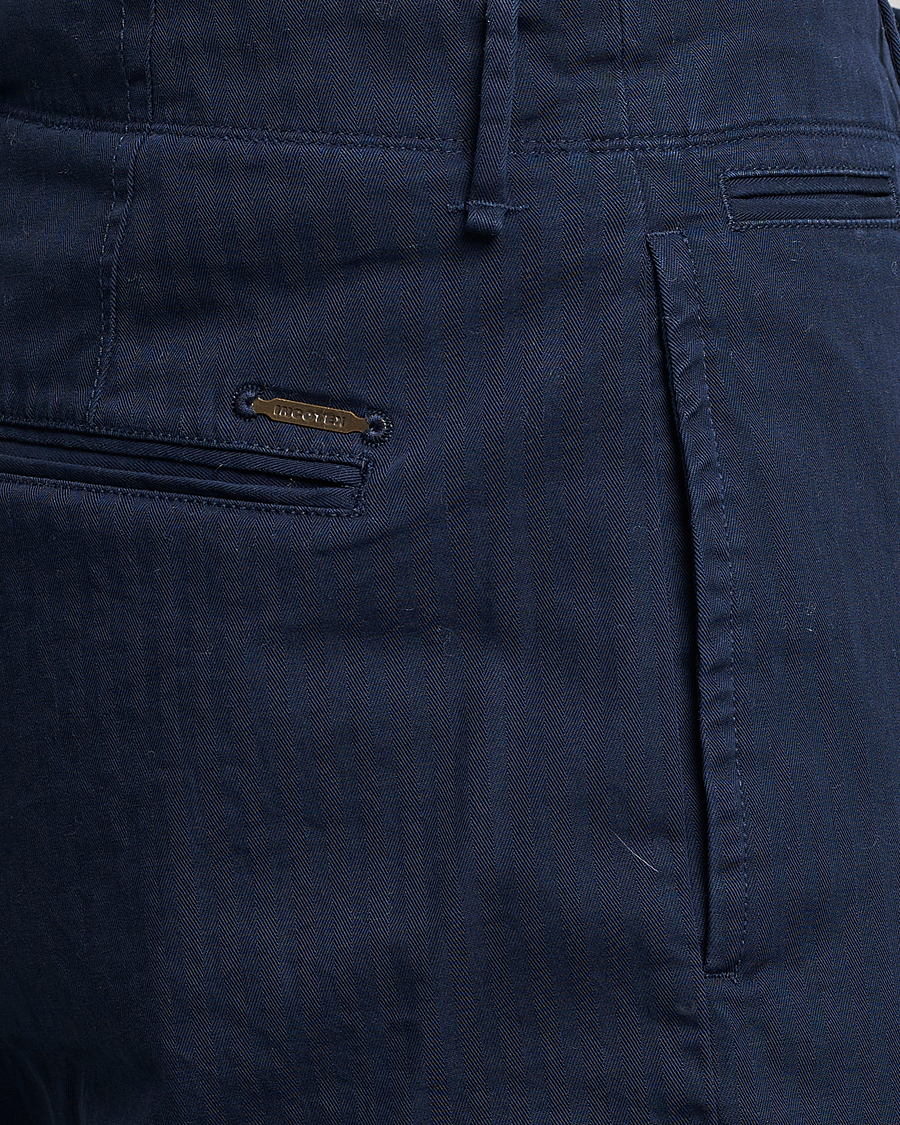 Homme | Pantalons | Incotex | Regular Fit Herringbone Chinos Navy
