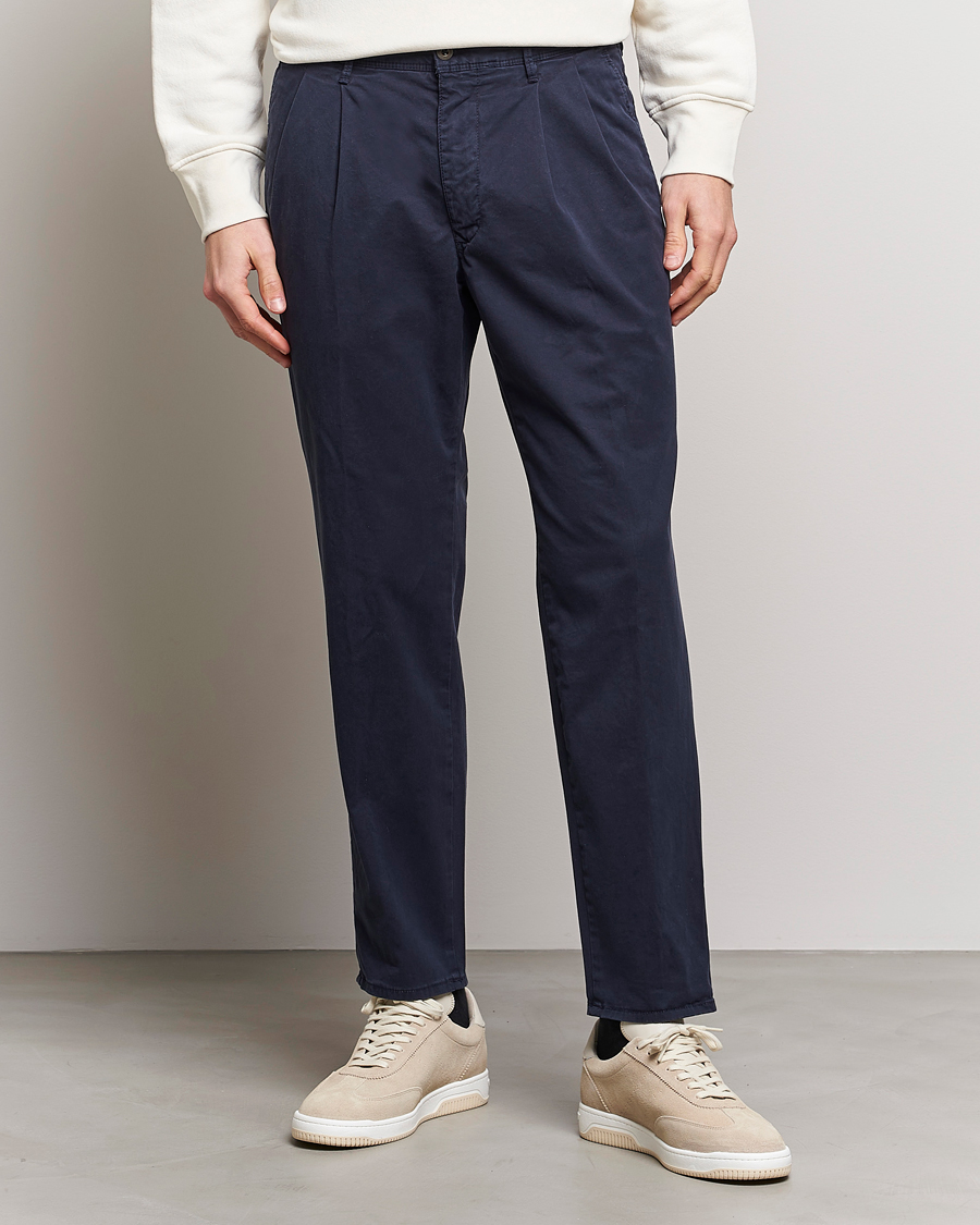 Homme | Pantalons | Incotex | Tapered Fit Pleated Slacks Navy