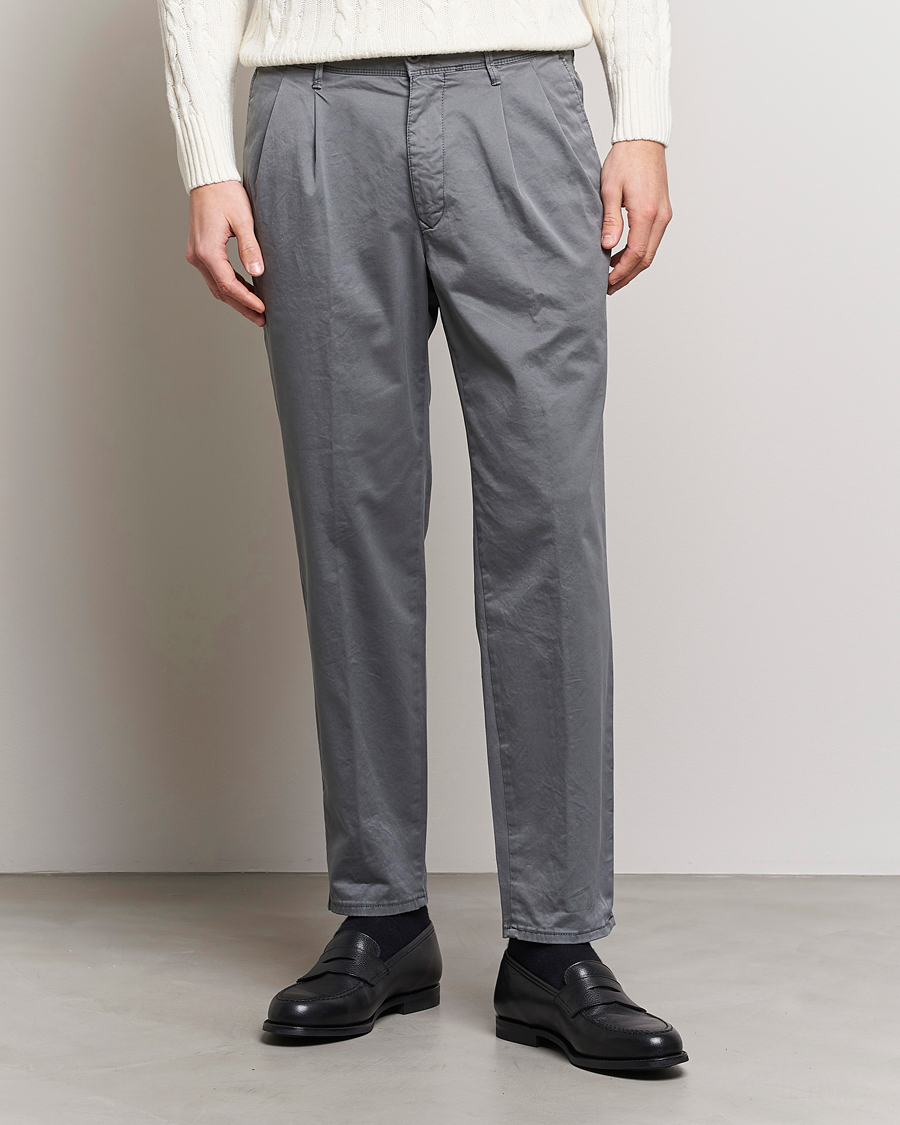 Homme | Pantalons | Incotex | Tapered Fit Pleated Slacks Dark Grey