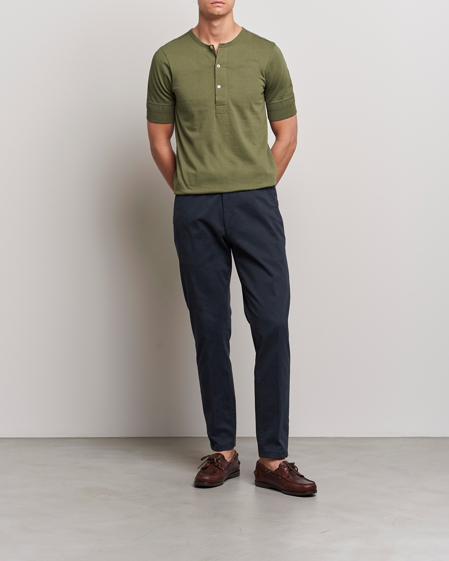 Homme | T-shirts | Merz b. Schwanen | Short Sleeve Organic Cotton Henley Army