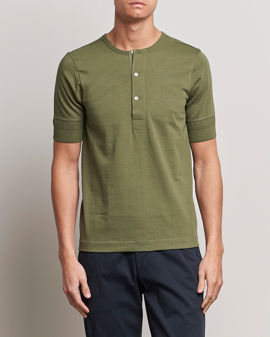 Homme | T-shirts | Merz b. Schwanen | Short Sleeve Organic Cotton Henley Army