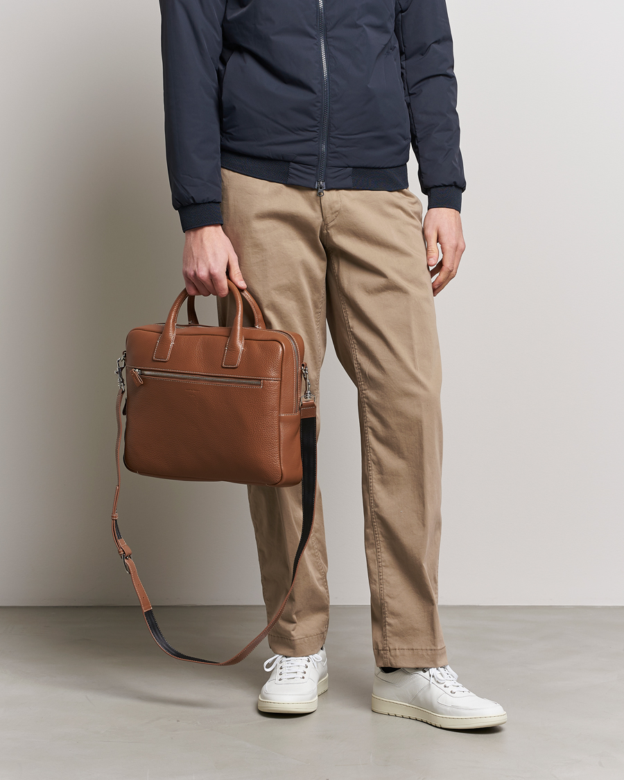 Homme | Tiger of Sweden Beckholmen Cow Leather Computer Bag Caramel Cafe | Tiger of Sweden | Beckholmen Cow Leather Computer Bag Caramel Cafe