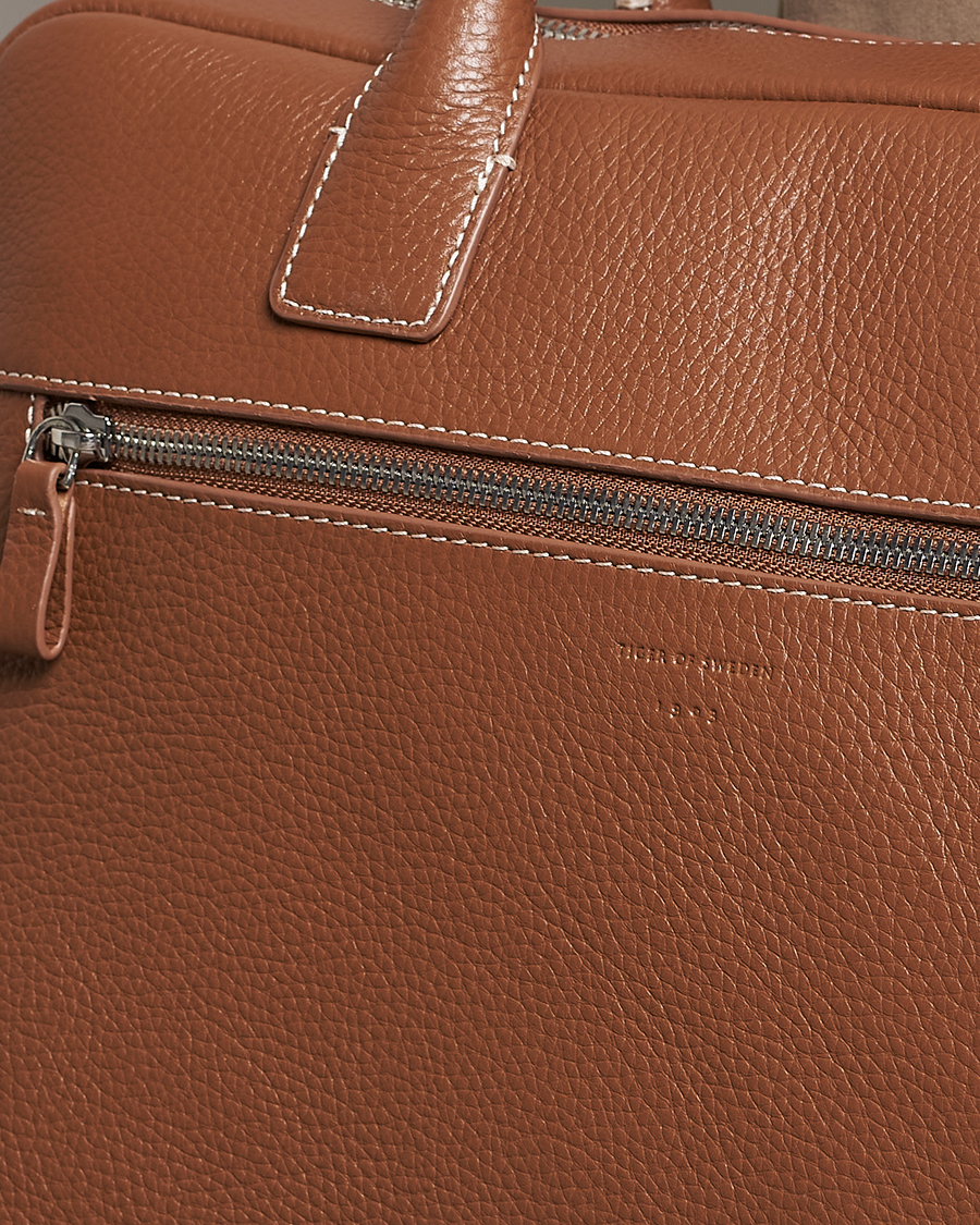 Homme | Tiger of Sweden Beckholmen Cow Leather Computer Bag Caramel Cafe | Tiger of Sweden | Beckholmen Cow Leather Computer Bag Caramel Cafe