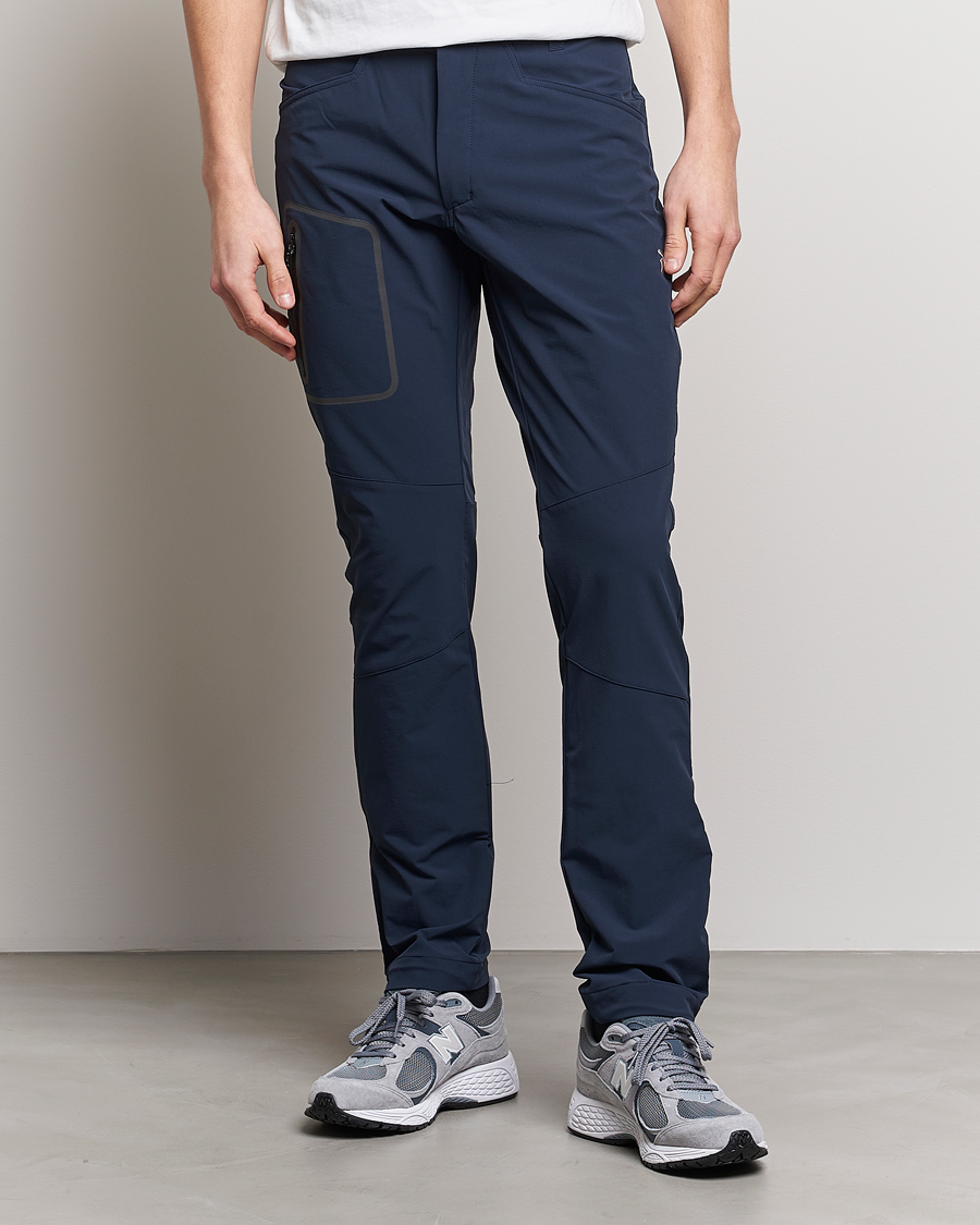 Homme | Pantalons | Peak Performance | Tech Light Woven Scale Pants Blue Shadow