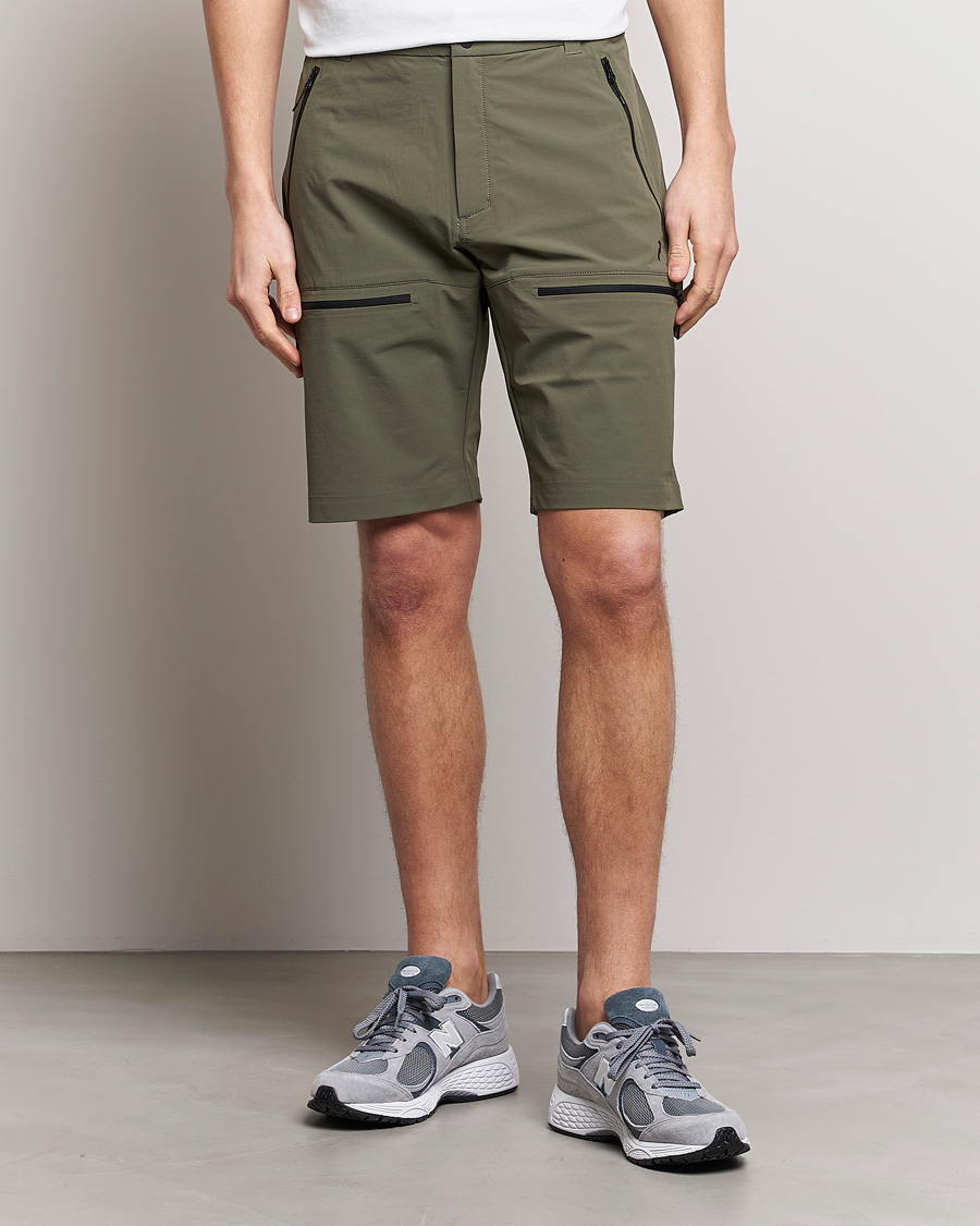 Homme | Shorts | Peak Performance | Stretch Drawstring Tech Shorts Pine Needle
