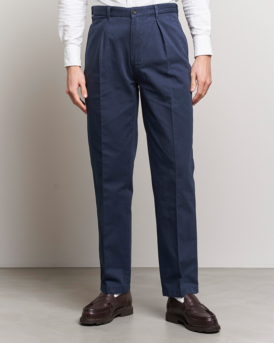 Homme | Pantalons | Drake's | Cotton Herringbone One Pleat Chino Navy