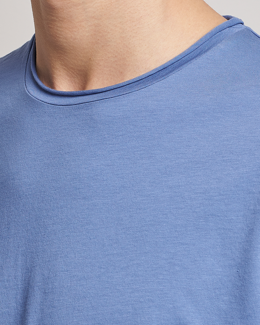 Homme | T-shirts | Filippa K | Roll Neck Crew Neck Tee Coral Blue