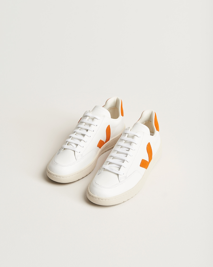Homme | Veja V-12 Sneaker Extra White/Pumpkin | Veja | V-12 Sneaker Extra White/Pumpkin