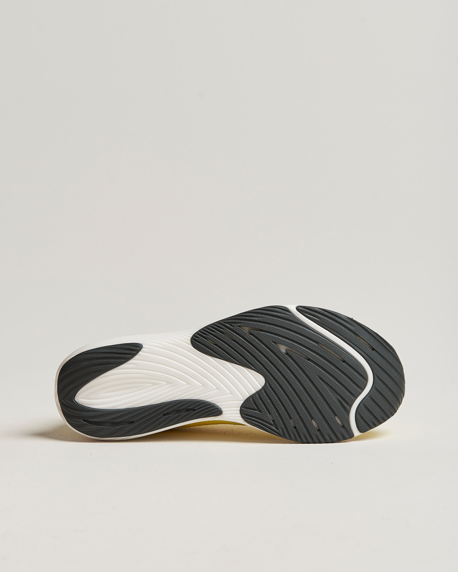 Homme | New Balance Running FuelCell Rebel v3 Cosmic Pineapple | New Balance Running | FuelCell Rebel v3 Cosmic Pineapple