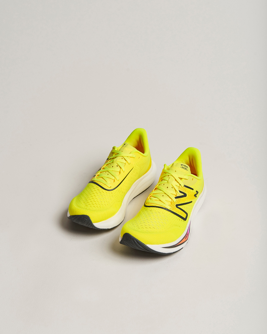 Homme | New Balance Running FuelCell Rebel v3 Cosmic Pineapple | New Balance Running | FuelCell Rebel v3 Cosmic Pineapple