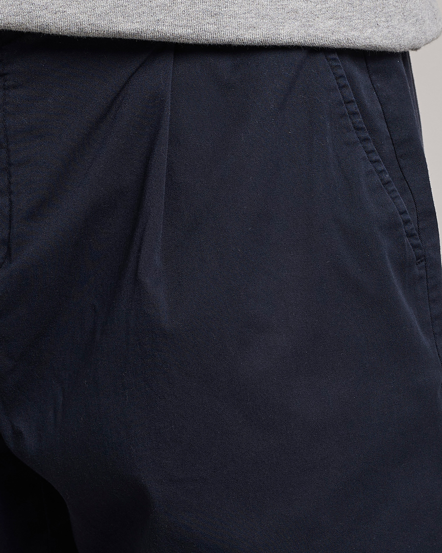 Homme | Shorts | Sunspel | Pleated Stretch Cotton Twill Shorts Navy