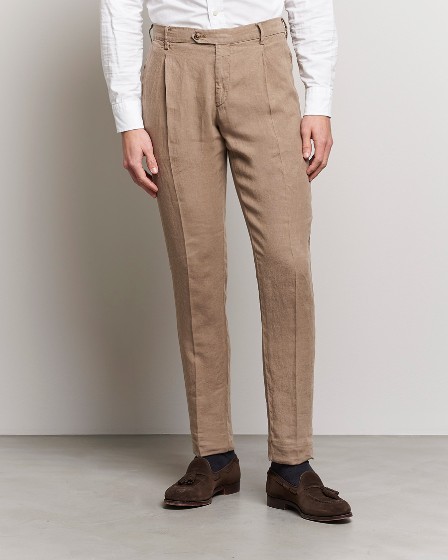 Homme | Pantalons | Lardini | Pleated Linen Trousers Beige