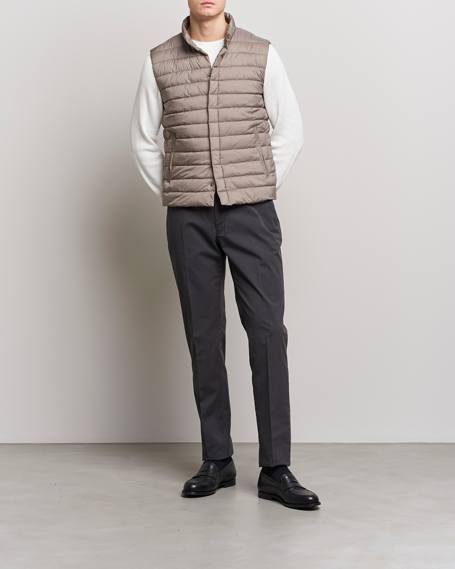 Homme | Manteaux Et Vestes | Herno | Nuage Matt Nylon Vest Taupe
