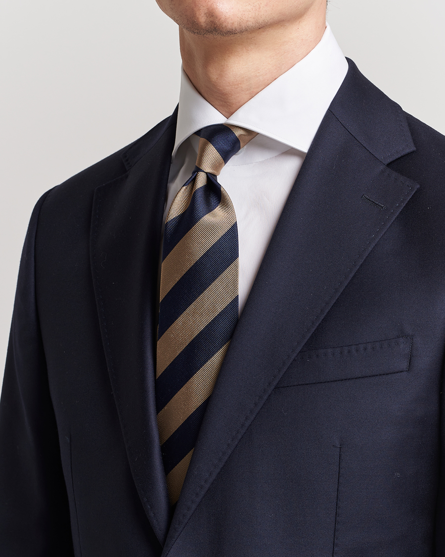 Homme | Costume Sombre | Amanda Christensen | Regemental Stripe Classic Tie 8 cm Sand/Navy