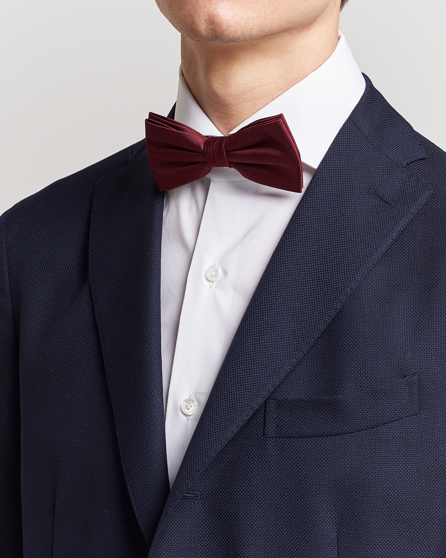 Men | Dark Suit | Amanda Christensen | Pre Tie Silk Bordeaux