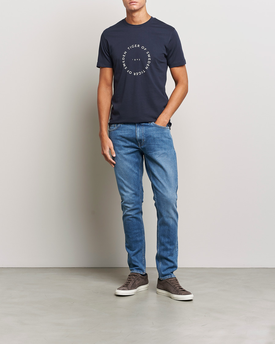 Homme | T-shirts | Tiger of Sweden | Dillan Crew Neck Logo T-Shirt Light Ink
