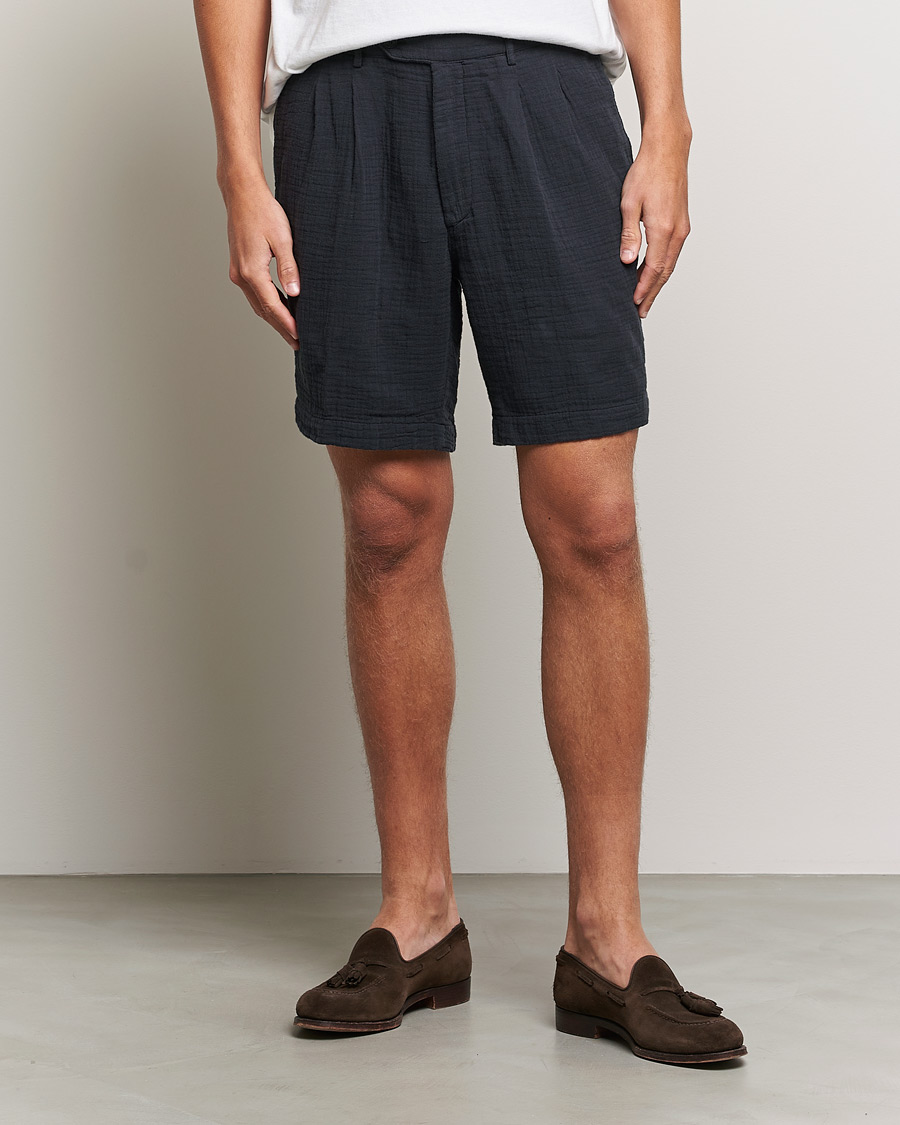 Homme | Shorts | Oscar Jacobson | Tanker Pleated Crepe Cotton Shorts Navy
