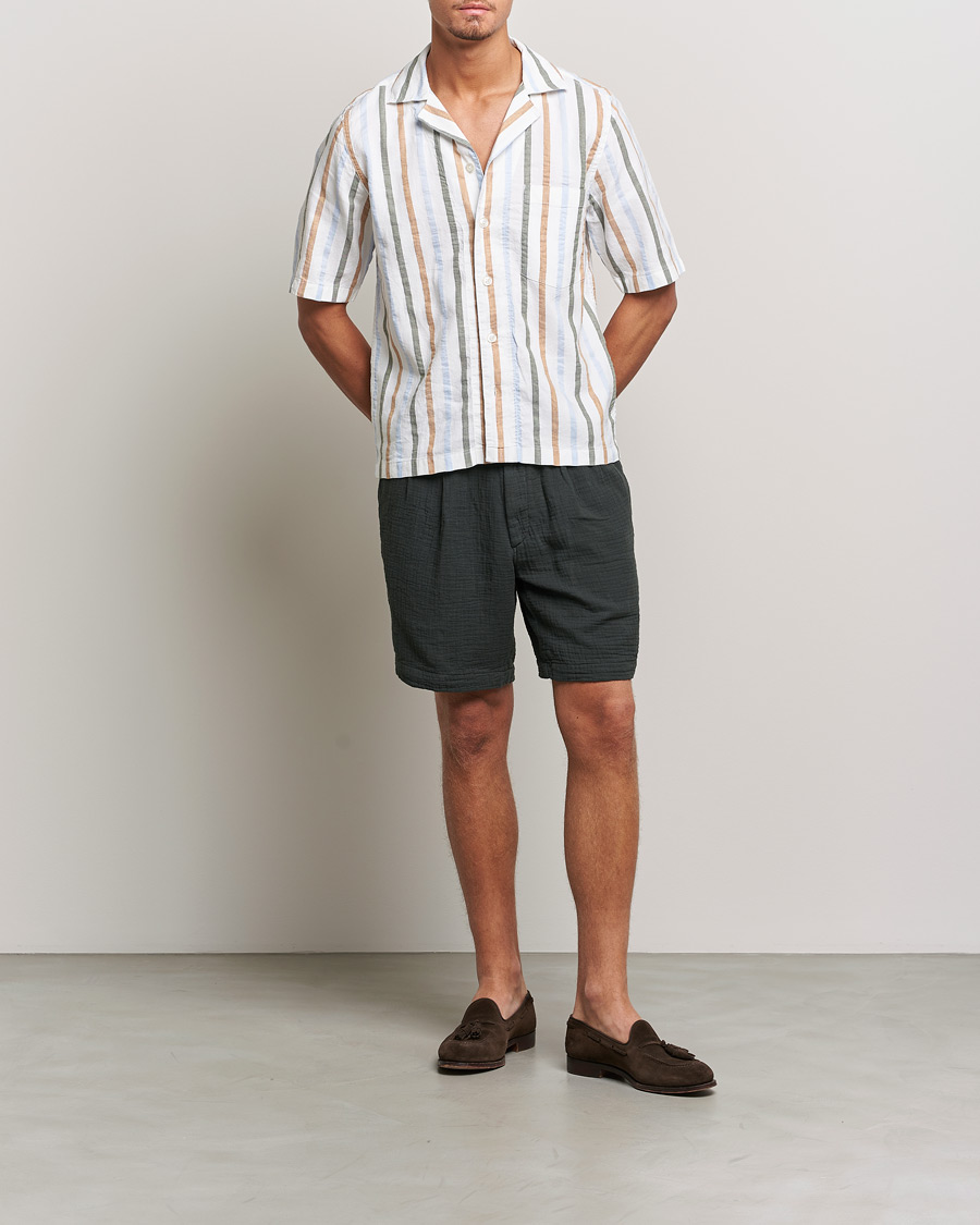Homme | Shorts | Oscar Jacobson | Tanker Pleated Crepe Cotton Shorts Green