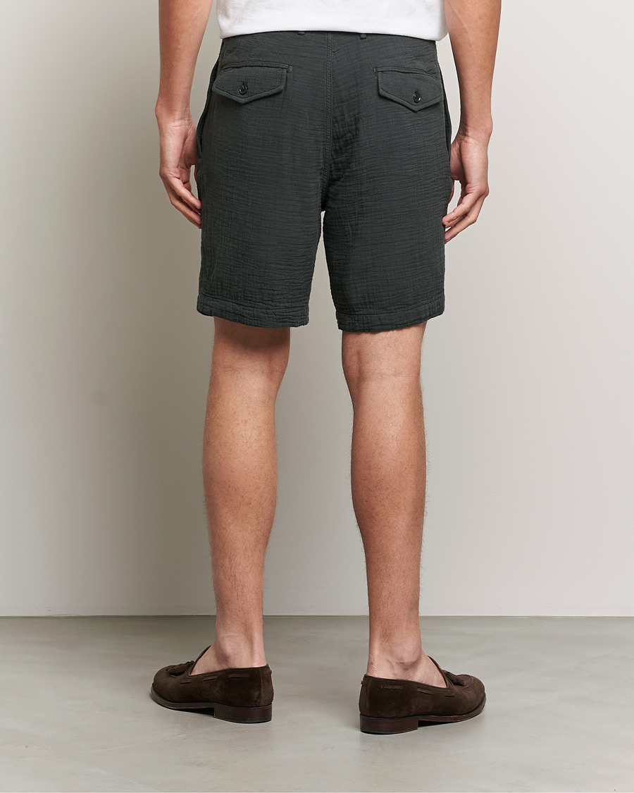 Homme | Shorts | Oscar Jacobson | Tanker Pleated Crepe Cotton Shorts Green