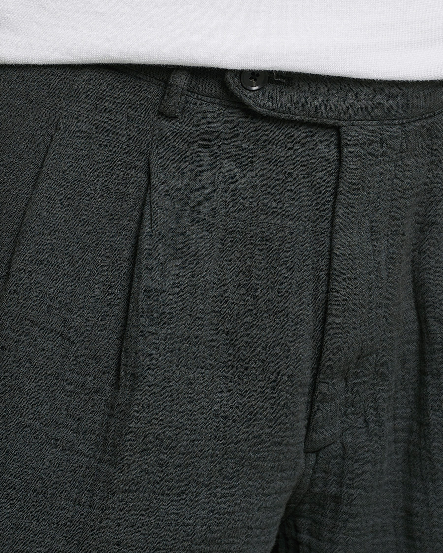 Homme | Shorts | Oscar Jacobson | Tanker Pleated Crepe Cotton Shorts Green