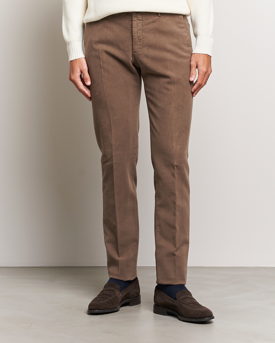 Homme | Pantalons | Incotex | Slim Fit Luxury Moleskine Trousers Taupe