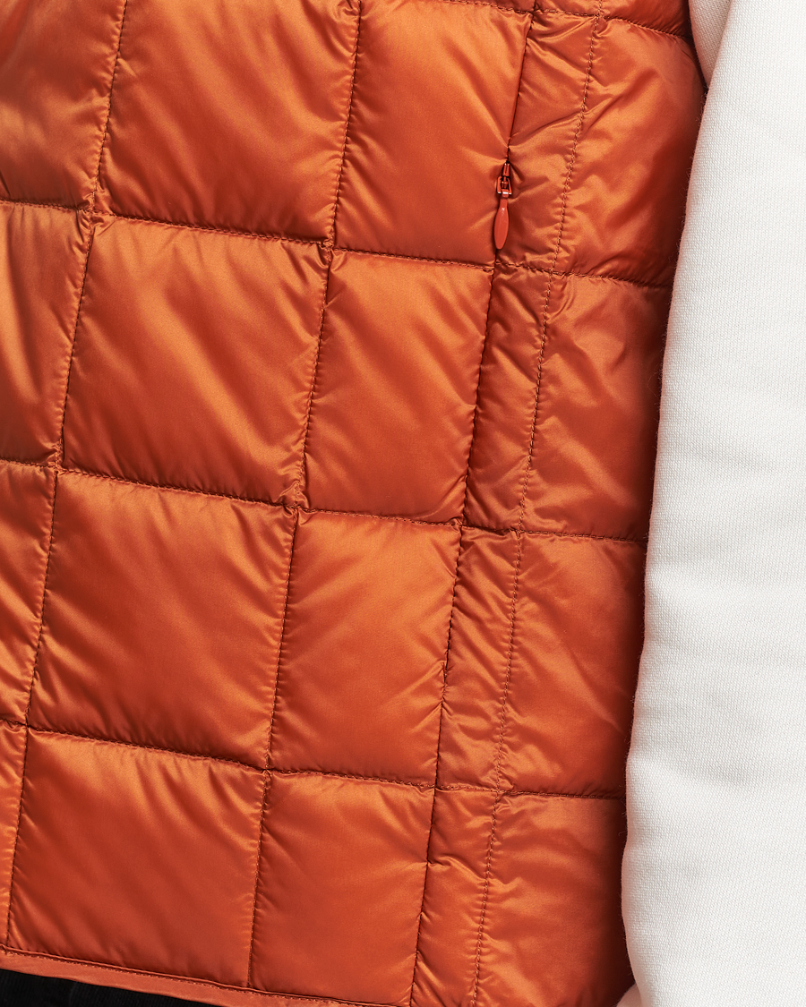 Homme | Manteaux Et Vestes | TAION | V-Neck Lightweight Down Vest Brick Orange