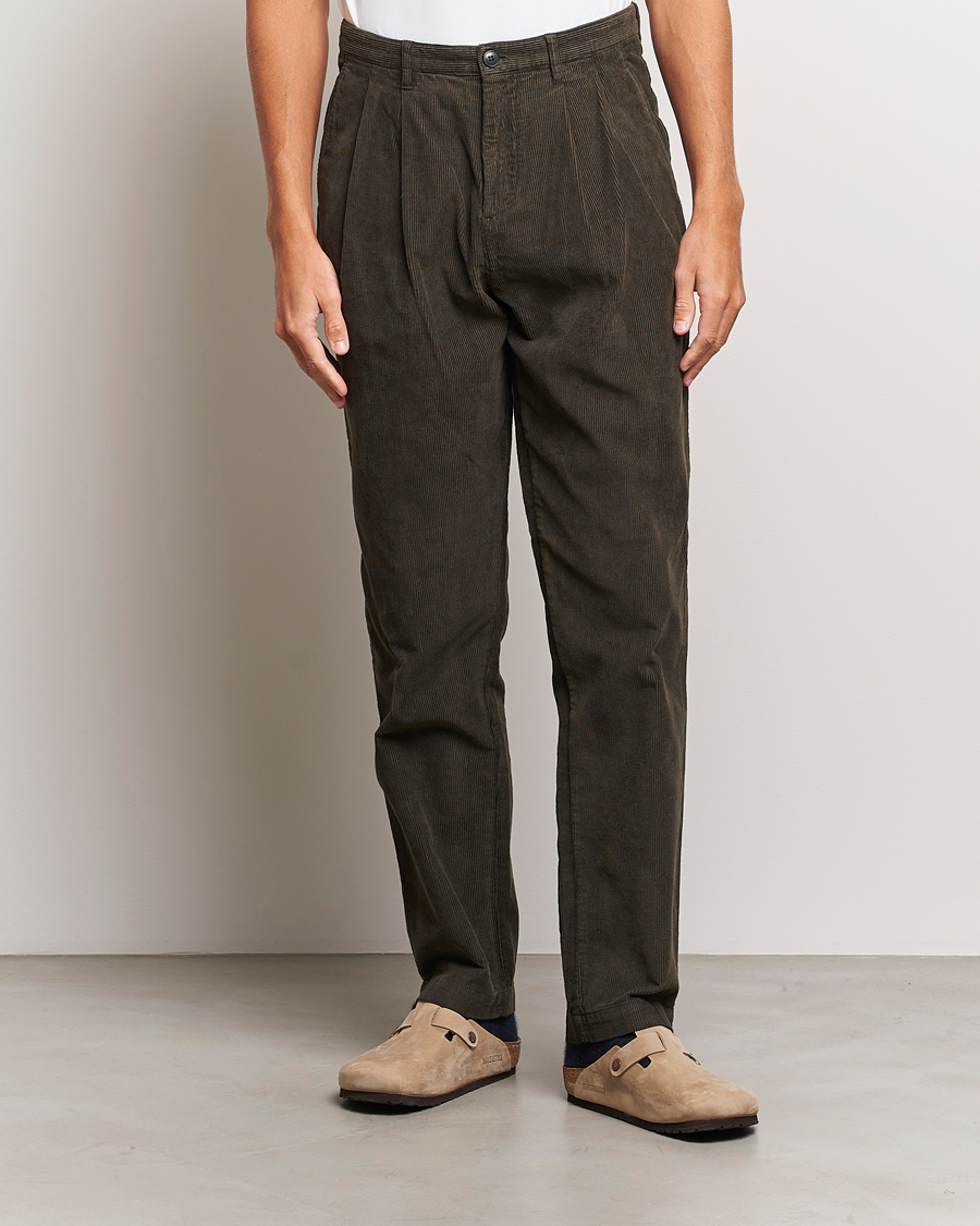 Homme | Pantalons | Sunspel | Corduroy Double Pleat Trousers Coffee
