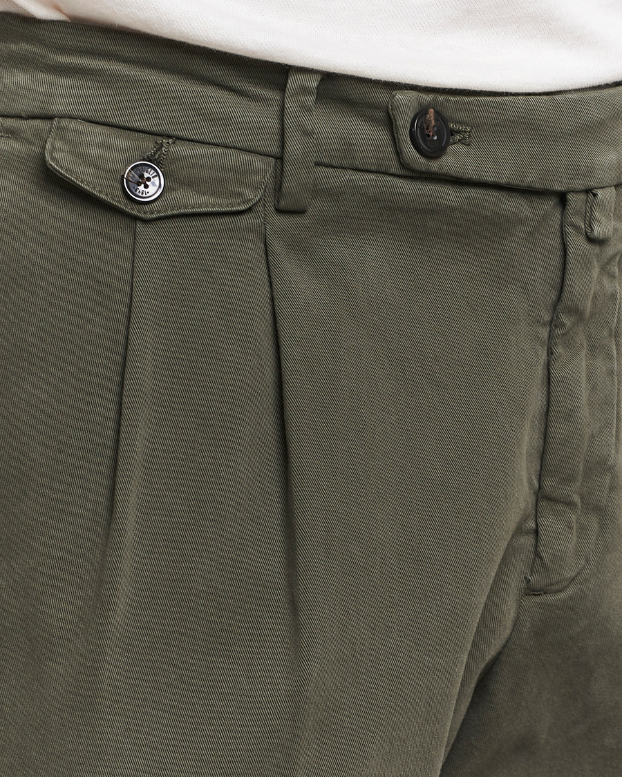 Homme | Pantalons | Briglia 1949 | Easy Fit Pleated Cotton Stretch Chino Military