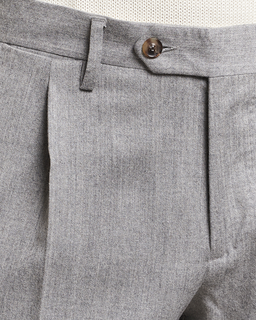 Homme | Pantalons | Lardini | Wool/Cashmere One Pleat Trousers Light Grey