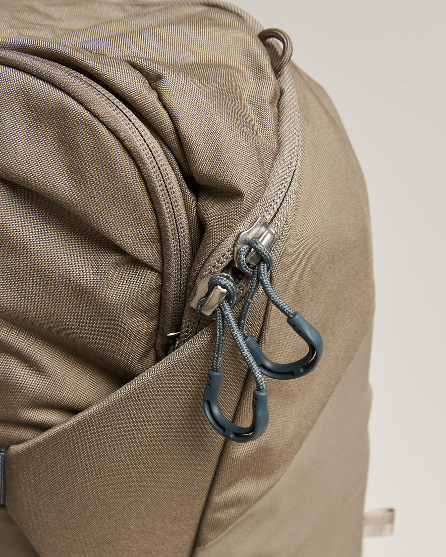 Homme | Osprey Metron 24 Backpack Tan Concrete | Osprey | Metron 24 Backpack Tan Concrete