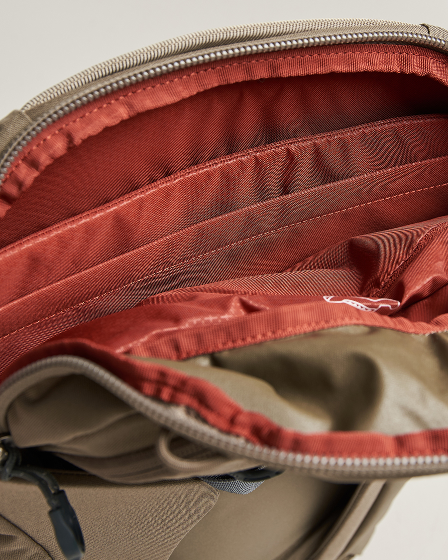 Homme | Osprey Metron 24 Backpack Tan Concrete | Osprey | Metron 24 Backpack Tan Concrete