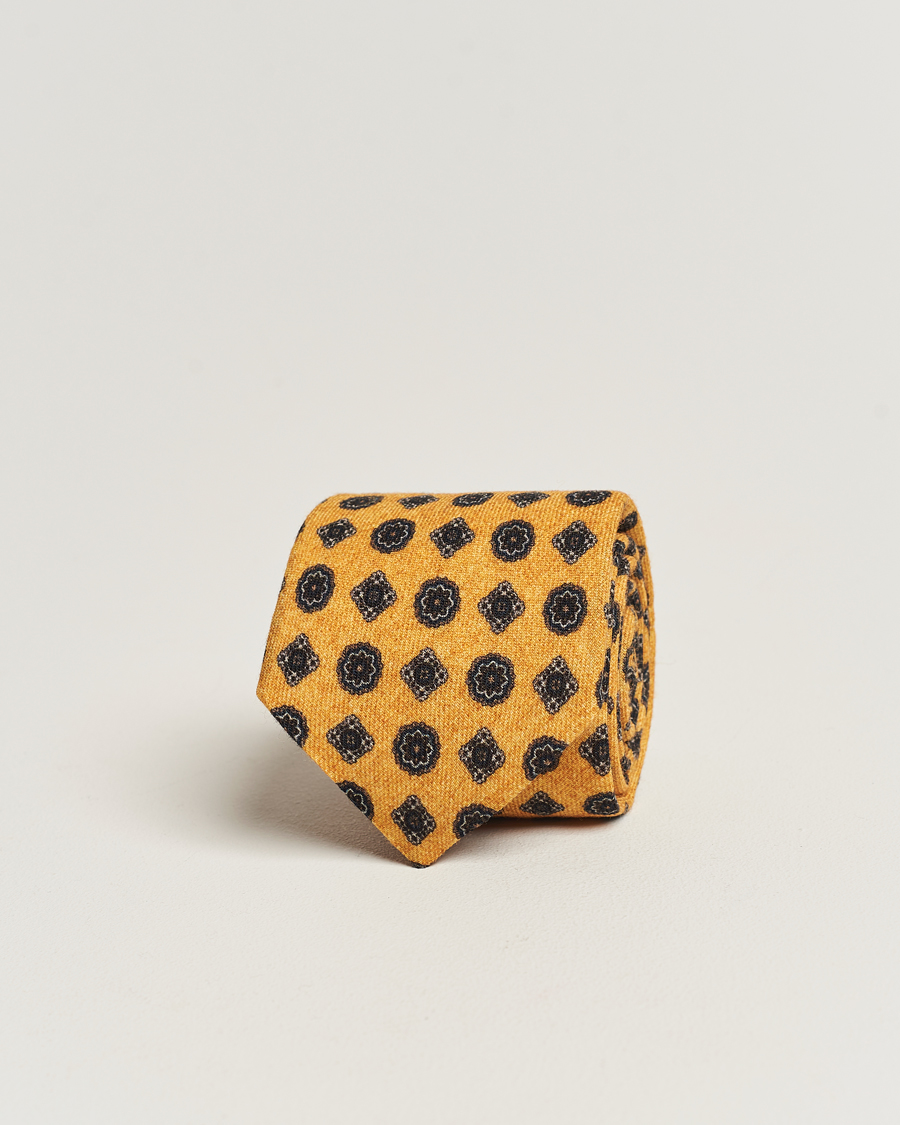 Homme | Amanda Christensen Wool Flannel 8cm Printed Medallion Tie Yellow | Amanda Christensen | Wool Flannel 8cm Printed Medallion Tie Yellow