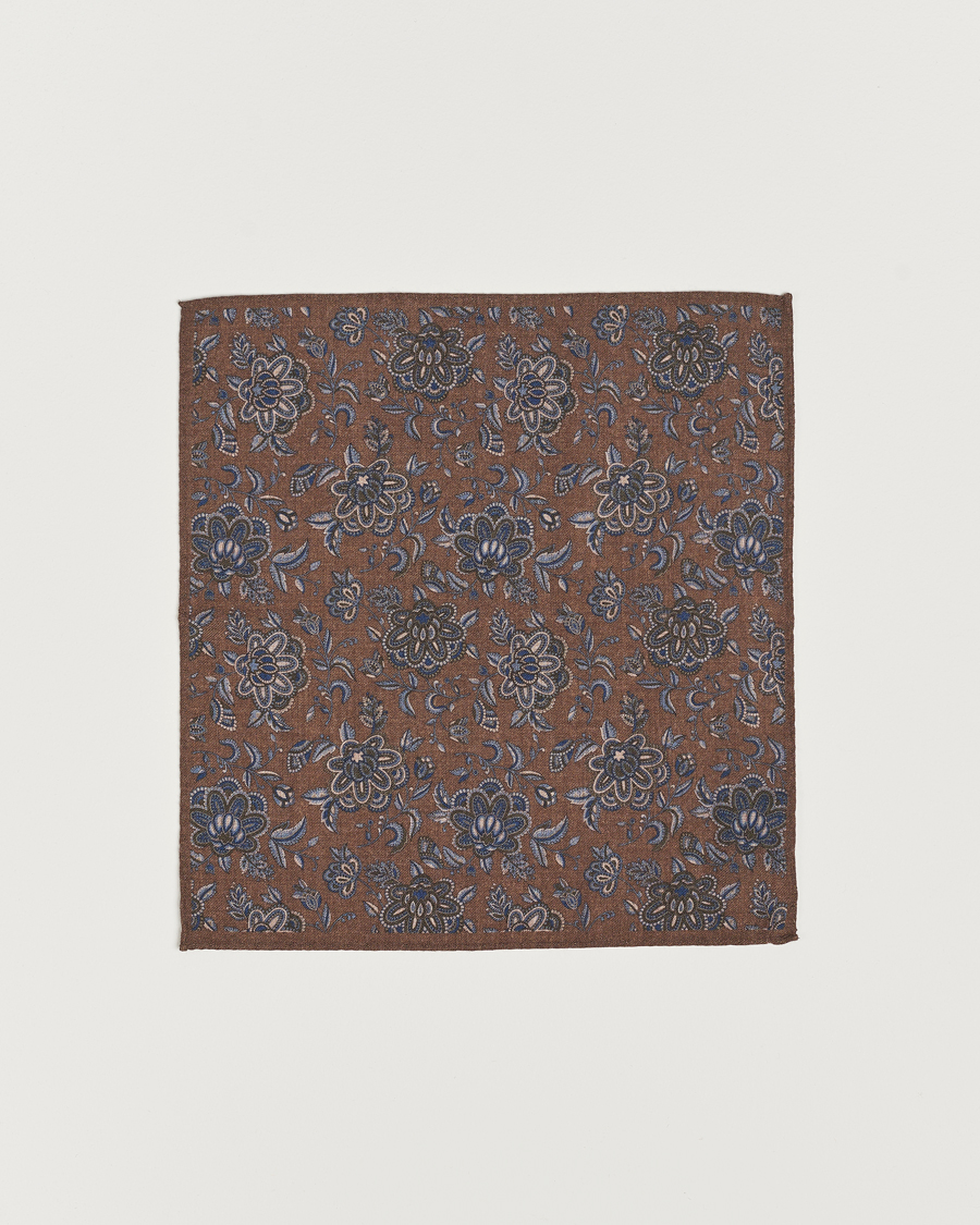 Homme | Amanda Christensen Wool Flannel Large Flower Pocket Square Brown | Amanda Christensen | Wool Flannel Large Flower Pocket Square Brown